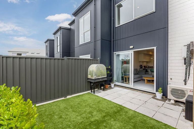 Photo of property in 34 Koreke Close, Kenepuru, Porirua, 5022