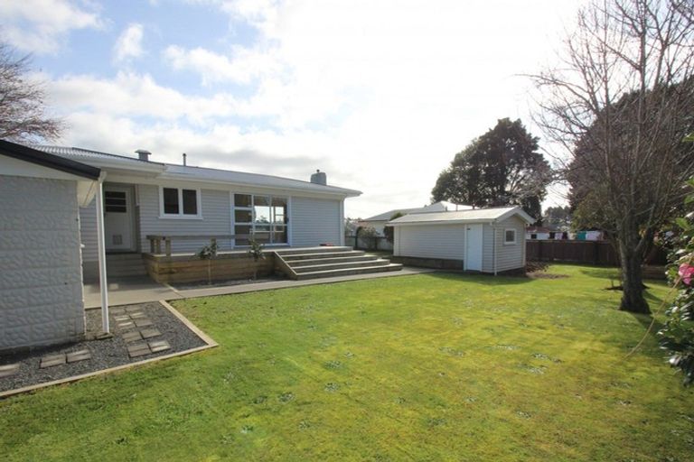 Photo of property in 3 Pukatea Street, Inglewood, 4330