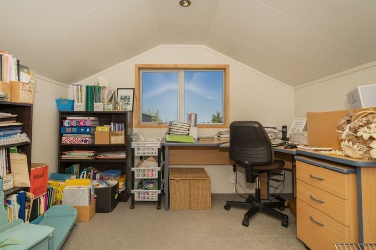 Photo of property in 10 Dotterel Place, Whitianga, 3510