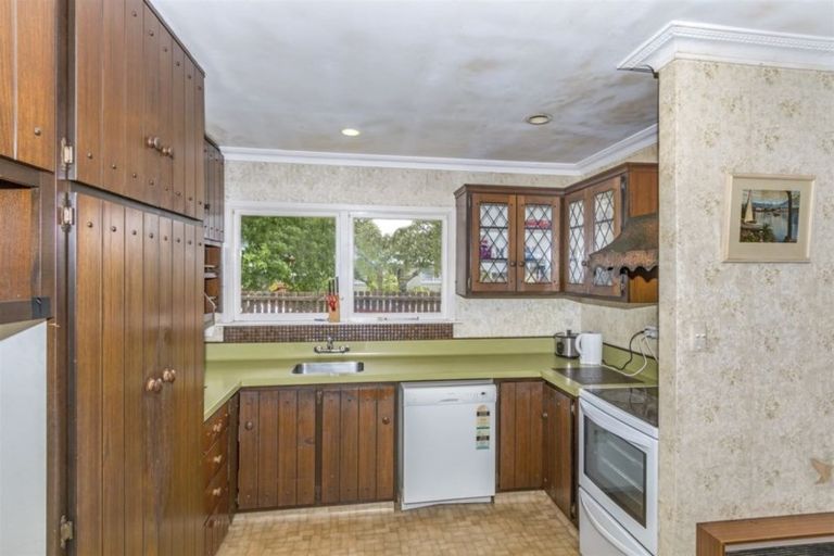 Photo of property in 1 Brookby Crescent, Avonhead, Christchurch, 8042