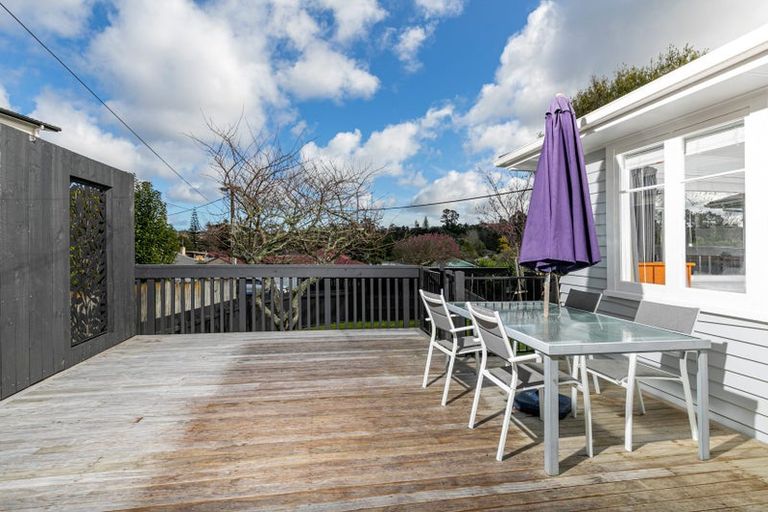 Photo of property in 15 Preston Avenue, Henderson, Auckland, 0610