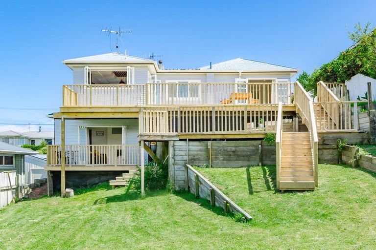 Photo of property in 12 Gray Avenue, Paraparaumu Beach, Paraparaumu, 5032