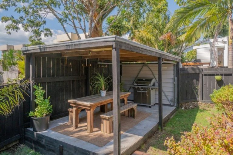 Photo of property in 24 Gardner Avenue, New Lynn, Auckland, 0600