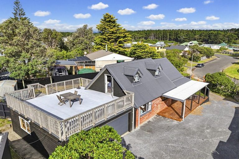 Photo of property in 10 Arataki Grove, Waitarere Beach, Levin, 5510