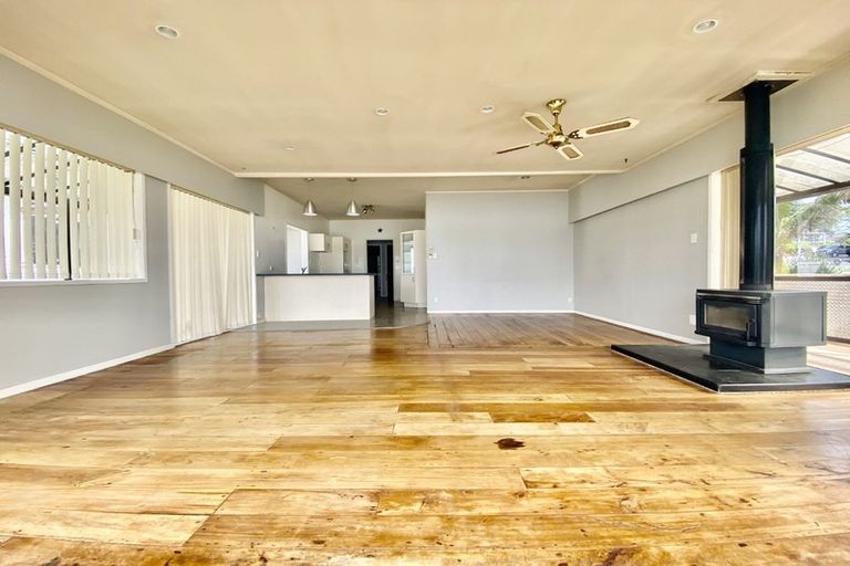 Photo of property in 23 Hazards Road, Weymouth, Auckland, 2103
