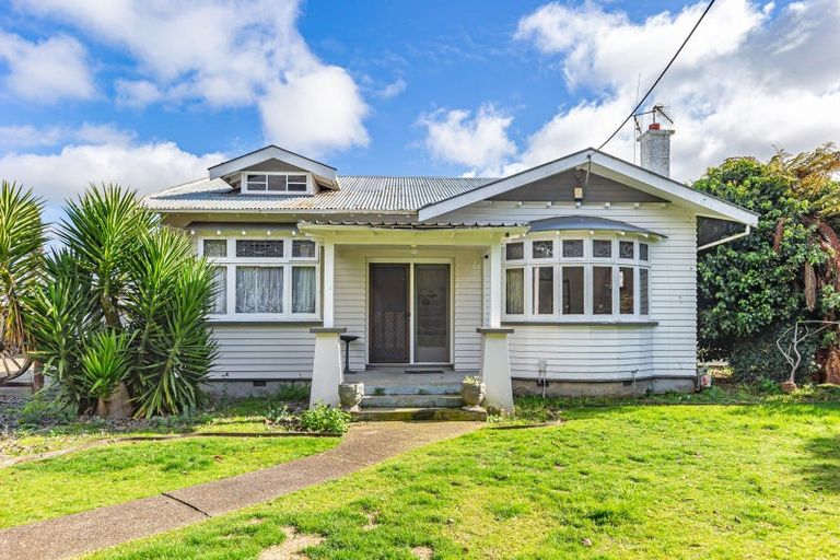 Photo of property in 47 Queenwood Road, Levin, 5510