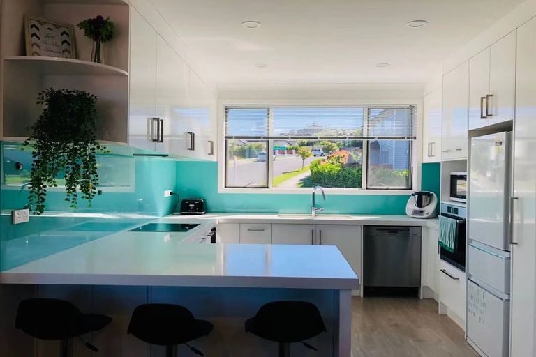 Photo of property in 11 Ian Gordon Lane, Orewa, 0931