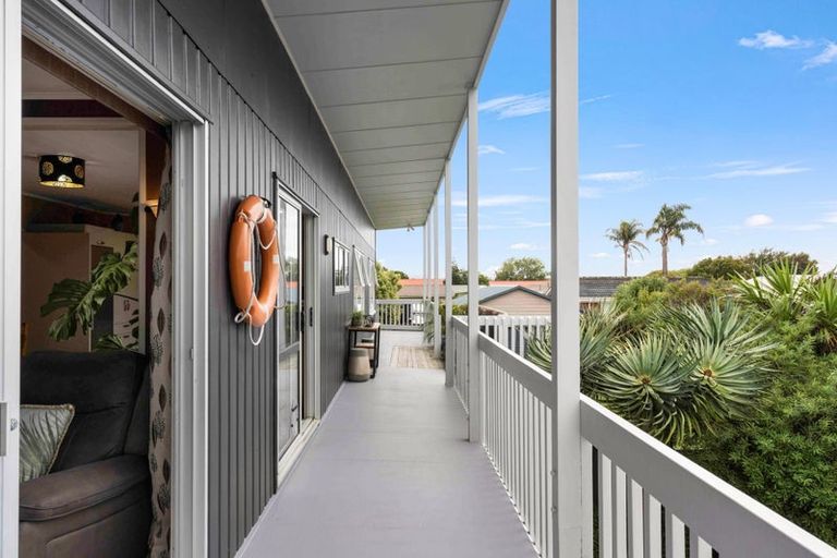 Photo of property in 118 Sandspit Road, Waiuku, 2123