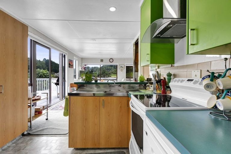Photo of property in 21 Hills Road, Tongaporutu, Urenui, 4378