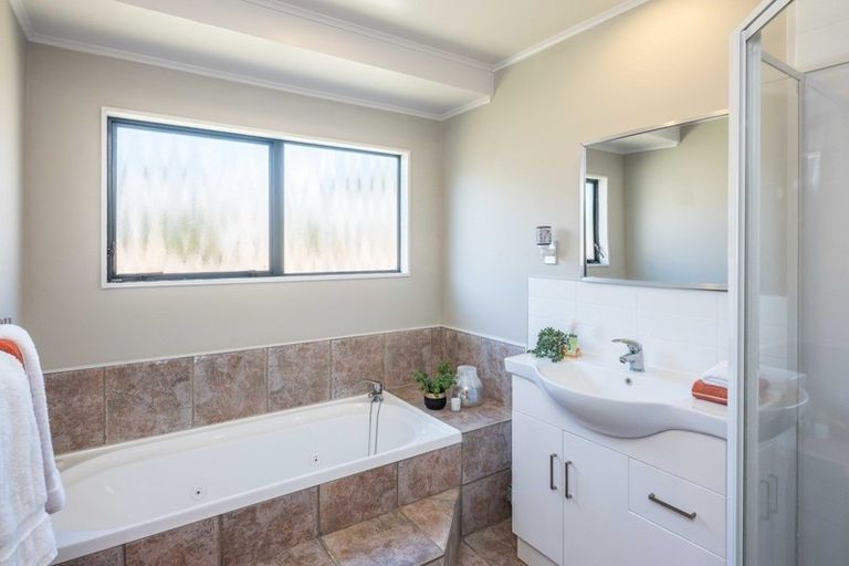 Photo of property in 18 Kotuku Drive, Paraparaumu Beach, Paraparaumu, 5032
