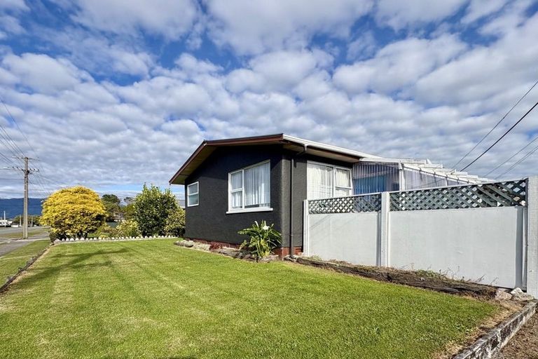 Photo of property in 48 Peel Street, Westport, 7825