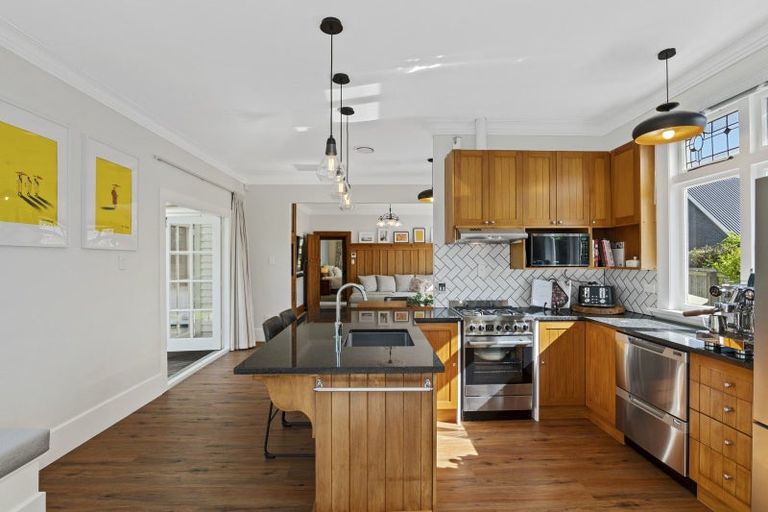 Photo of property in 173 Centaurus Road, Saint Martins, Christchurch, 8022