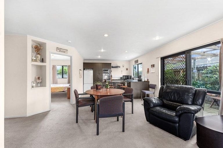 Photo of property in 10 Gunner Drive, Te Atatu Peninsula, Auckland, 0610