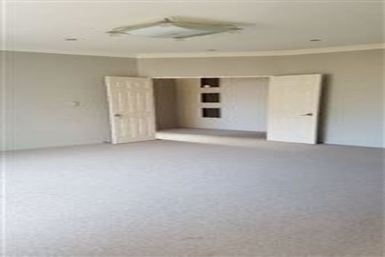 Photo of property in 8 Elkstone Place, Henderson, Auckland, 0612