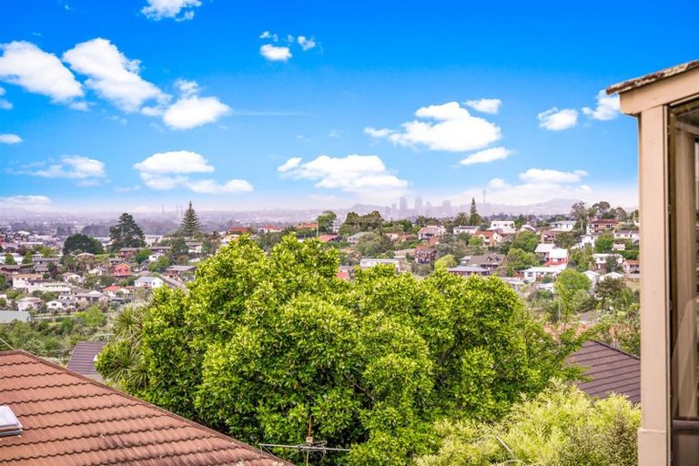 Photo of property in 2/19 Cassandra Grove, Totara Vale, Auckland, 0629