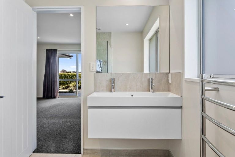 Photo of property in 8 Kempton Place, Rangiora, 7400