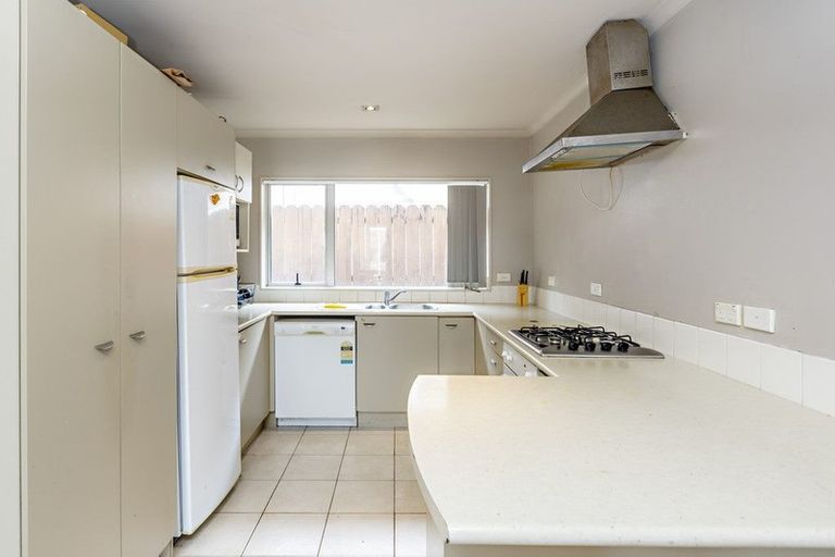 Photo of property in 2 Senator Drive, Manurewa, Auckland, 2105