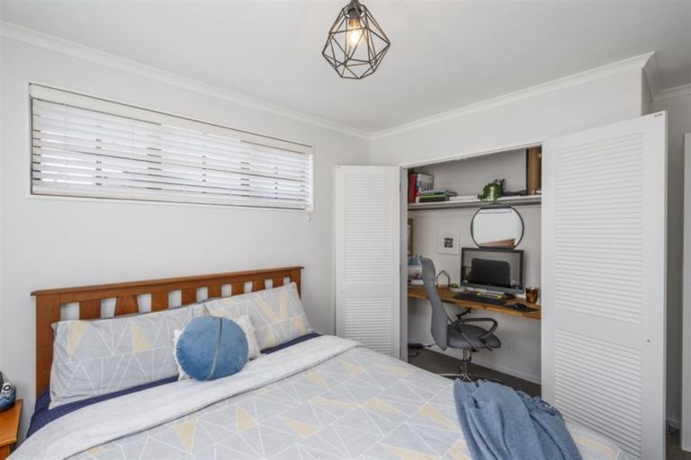 Photo of property in 12 Grange Place, Milson, Palmerston North, 4414