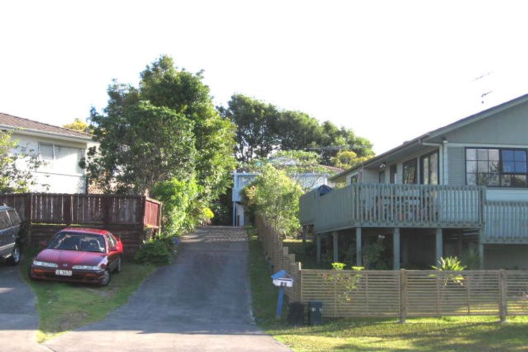 Photo of property in 42 Meadowood Drive, Unsworth Heights, Auckland, 0632