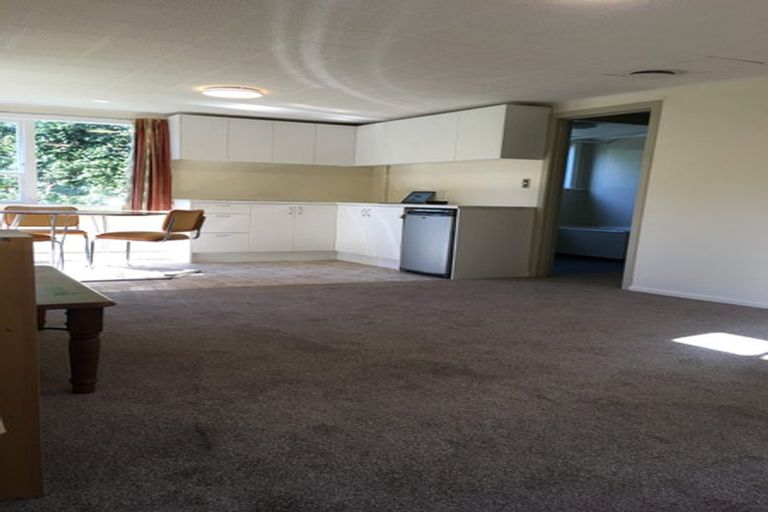 Photo of property in 28 Pupuke Road, Hillcrest, Auckland, 0627