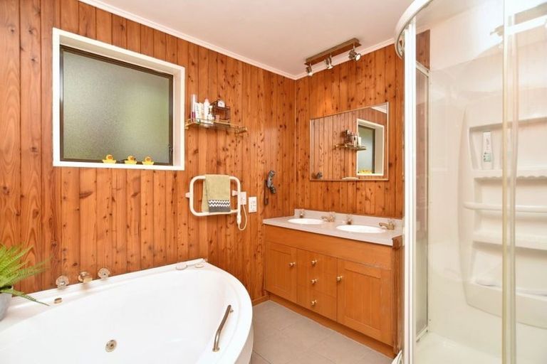 Photo of property in 72 Sarabande Avenue, Redwood, Christchurch, 8051