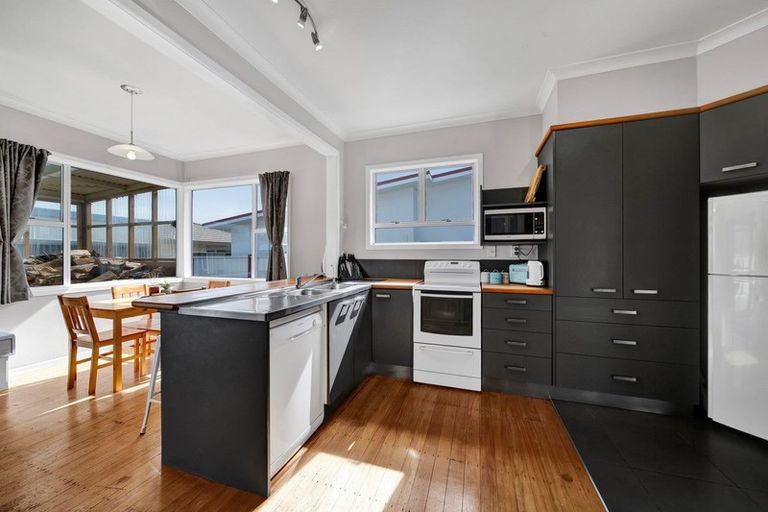 Photo of property in 37 Vogel Street, Hawera, 4610