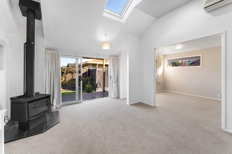 Photo of property in 2/49 Sarabande Avenue, Redwood, Christchurch, 8051