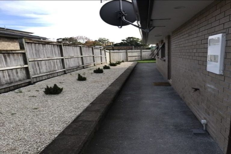 Photo of property in 37 Riverglade Parkway, Te Atatu South, Auckland, 0610