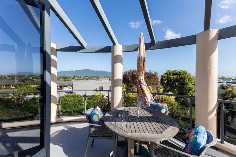 Photo of property in 3 Shearwater Rise, Paraparaumu Beach, Paraparaumu, 5032