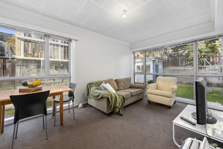 Photo of property in Victoria Court, 4u4 Queen Street, Mount Victoria, Wellington, 6011