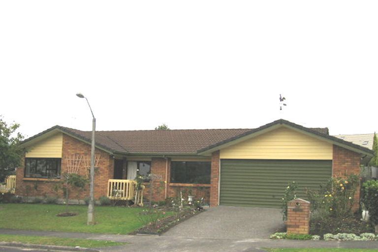 Photo of property in 28 Cherub Place, West Harbour, Auckland, 0618