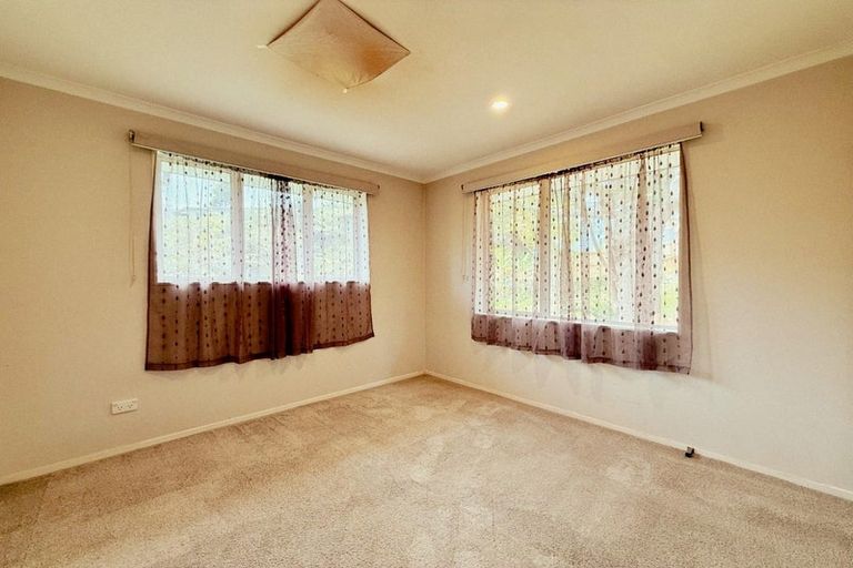 Photo of property in 13 Western Court, Sunnyvale, Auckland, 0612