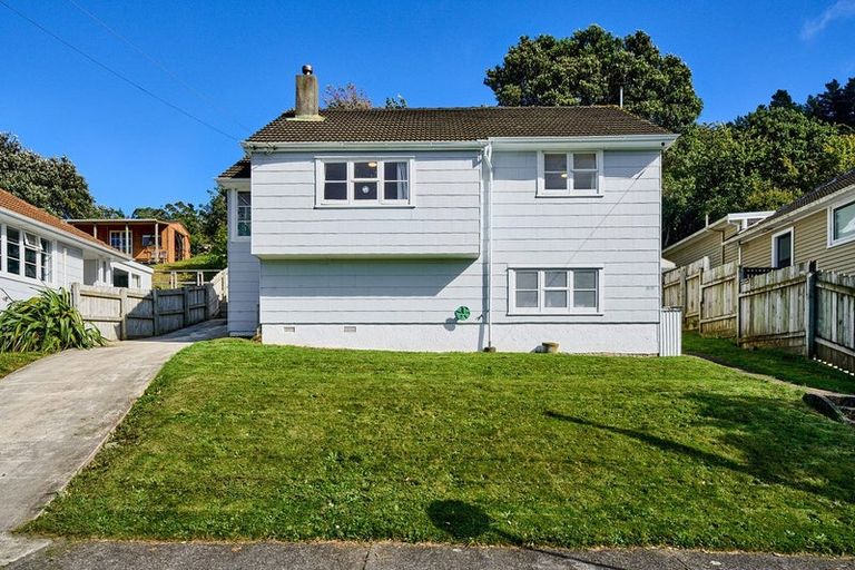 Photo of property in 19 Franklyn Road, Tawa, Wellington, 5028