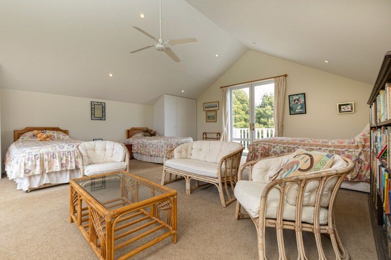 Photo of property in 38 Kaipara View Road, Helensville, 0875