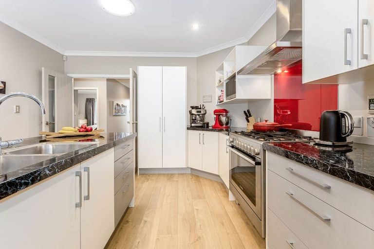 Photo of property in 4 Peel Lane, Aotea, Porirua, 5024