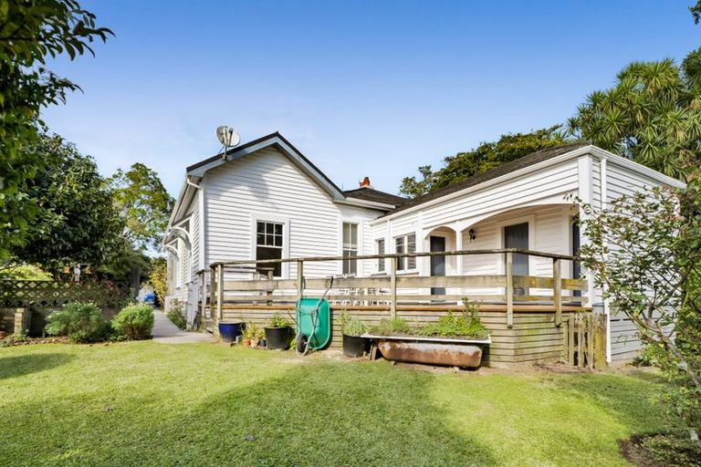 Photo of property in 28 Huatoki Street, Vogeltown, New Plymouth, 4310