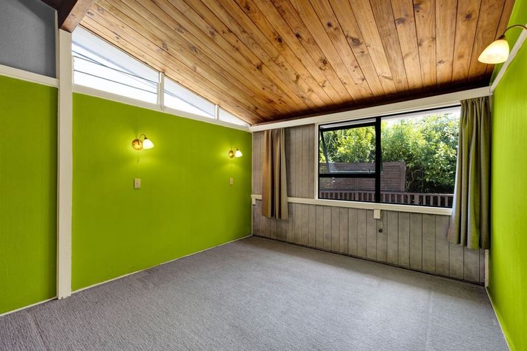 Photo of property in 15 Awanui Street, Merrilands, New Plymouth, 4312