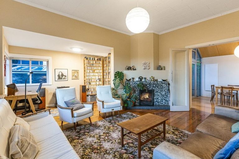 Photo of property in 74 Glen Road, Kelburn, Wellington, 6012