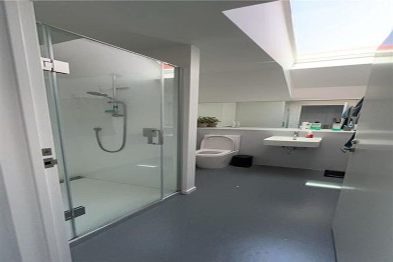 Photo of property in 383 Adelaide Road, Newtown, Wellington, 6021