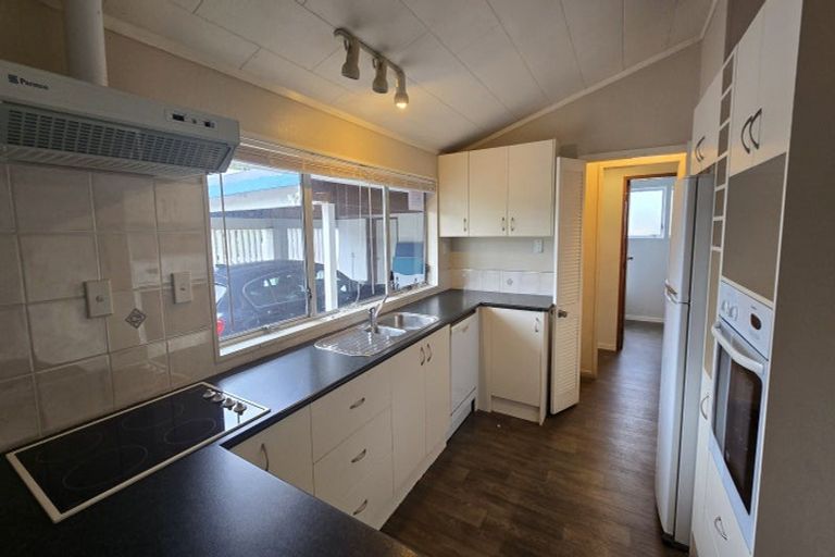 Photo of property in 43 Welcome Bay Road, Welcome Bay, Tauranga, 3112