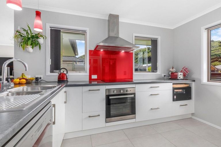 Photo of property in 2 Shearwater Lane, Whitby, Porirua, 5024