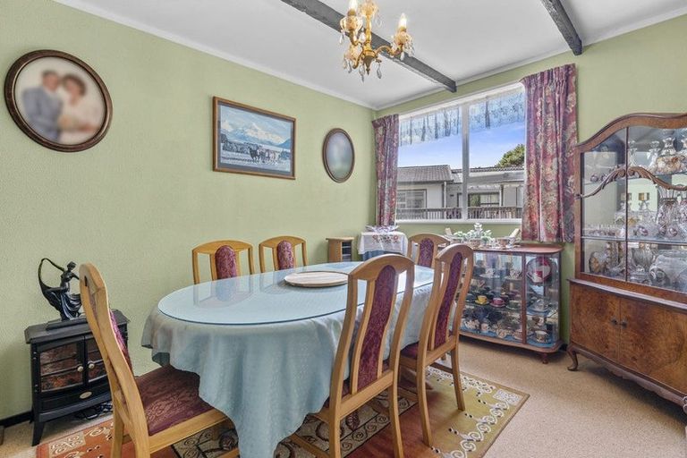 Photo of property in 27 Solander Place, Whitby, Porirua, 5024