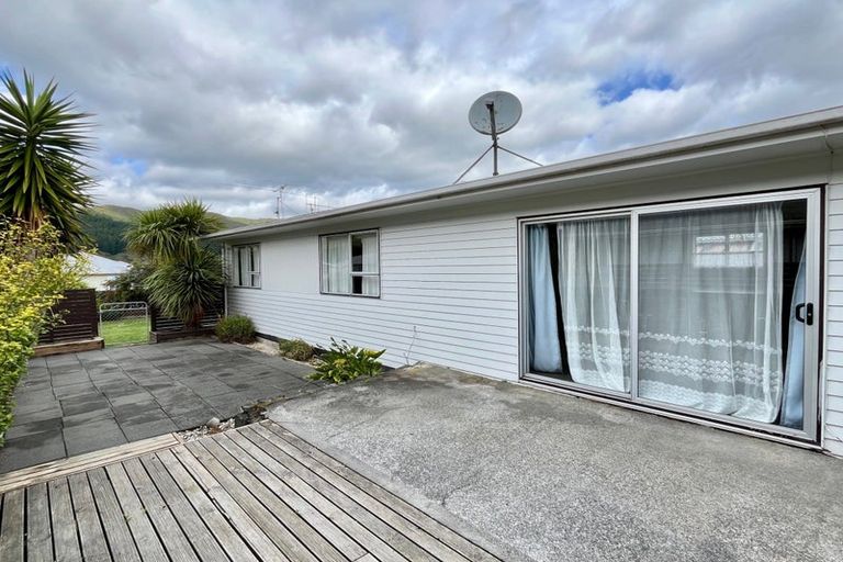 Photo of property in 11 Kendal Grove, Wainuiomata, Lower Hutt, 5014