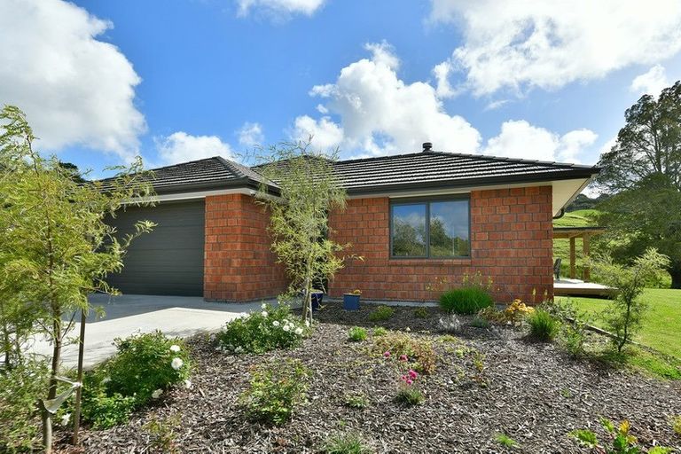 Photo of property in 65c Manuka Grove, Helensville, 0875