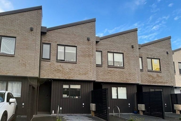 Photo of property in 9/28 Westgate Drive, Westgate, Auckland, 0614