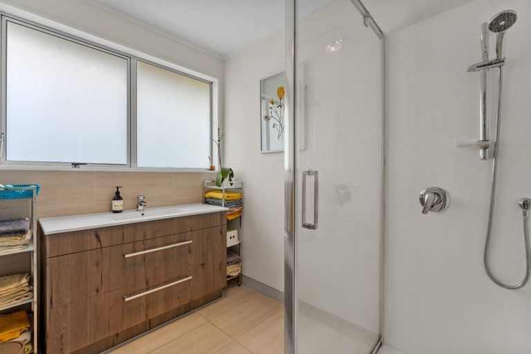 Photo of property in 20 Halberg Street, Glenfield, Auckland, 0629