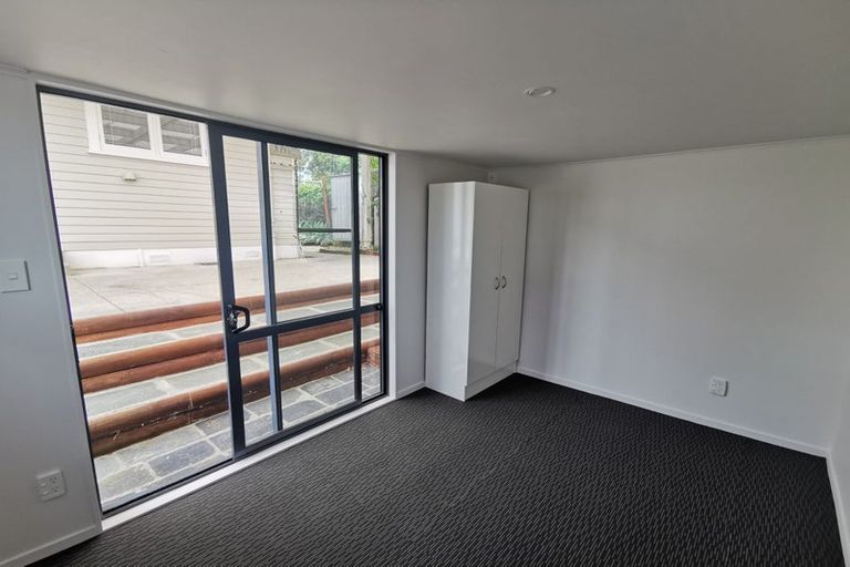 Photo of property in 141 Ennis Avenue, Pakuranga Heights, Auckland, 2010