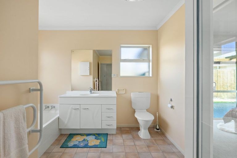 Photo of property in 11 Francis Skinner Place, Orewa, 0931