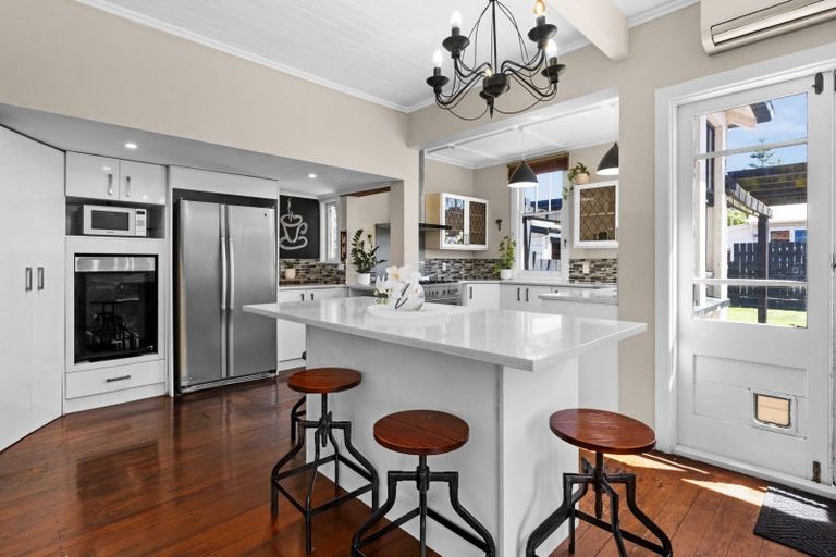 Photo of property in 305 Southland Road, Hastings, 4122