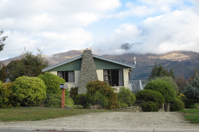 Photo of property in 35 Hunter Crescent, Wanaka, 9305